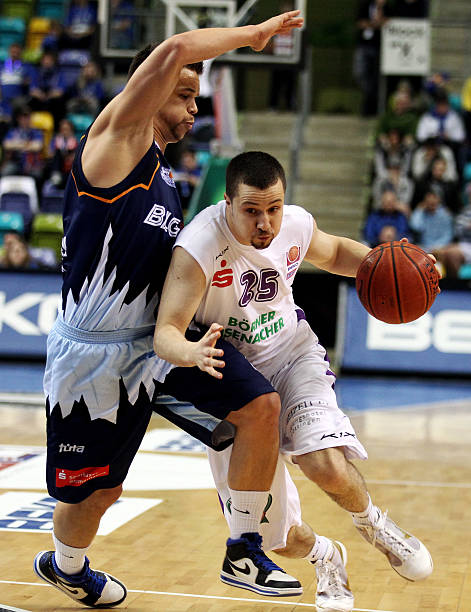 借助央视新 借助央视新