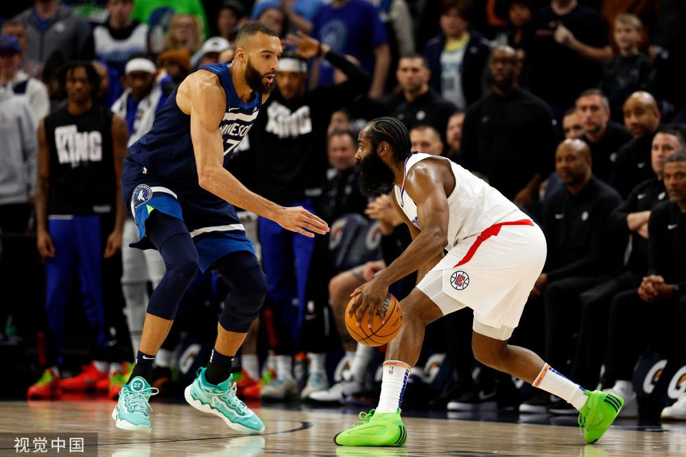 以其娴熟的 以其娴熟的